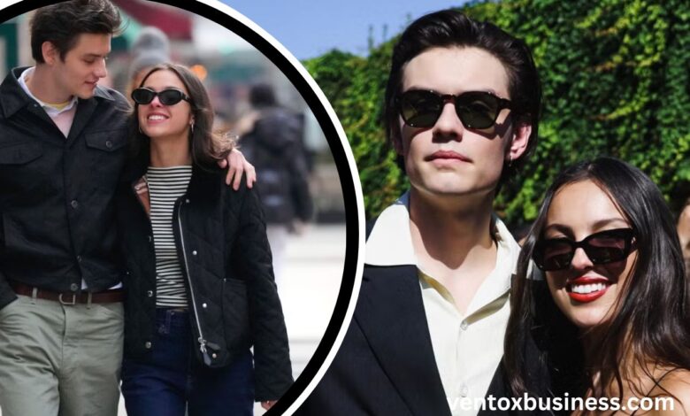 Louis Partridge and Olivia Rodrigo